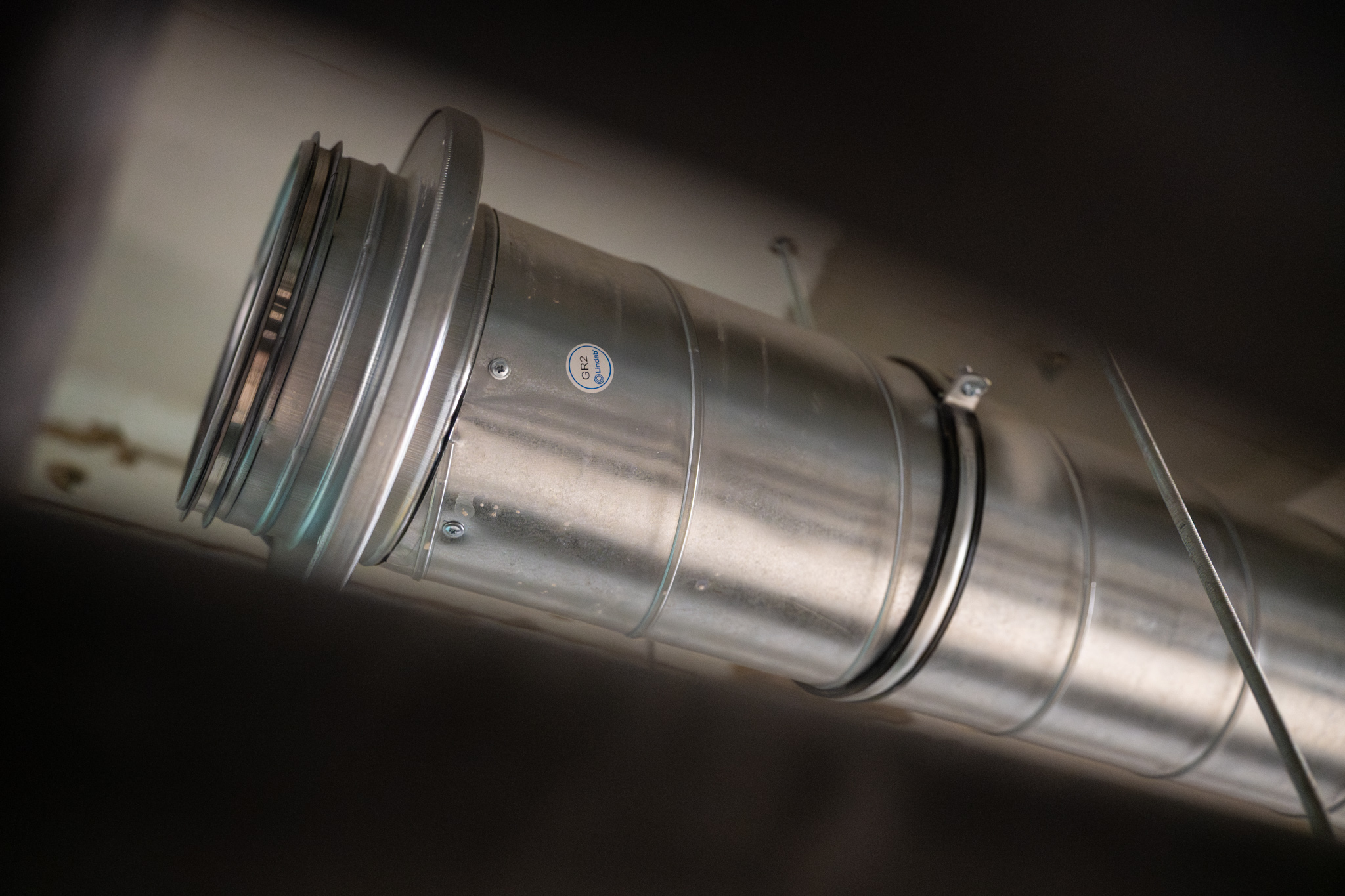 Újrahasznosított acélból készült légcsatornák az Univer kecskeméti gyárában